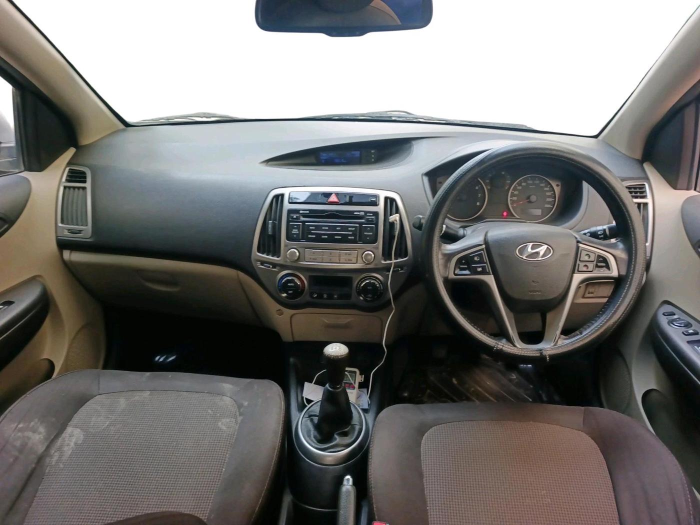 2012 Hyundai i20 SPORTZ 1.2, Petrol, Manual, 1,06,098 km, interior
