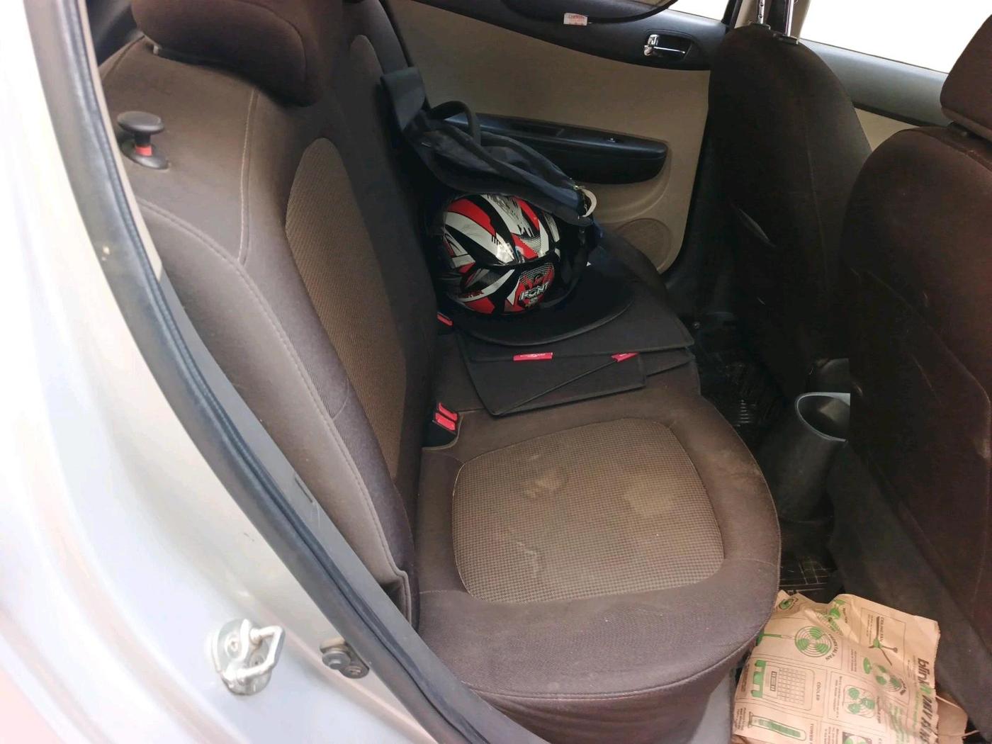 2012 Hyundai i20 SPORTZ 1.2, Petrol, Manual, 1,06,098 km, interior