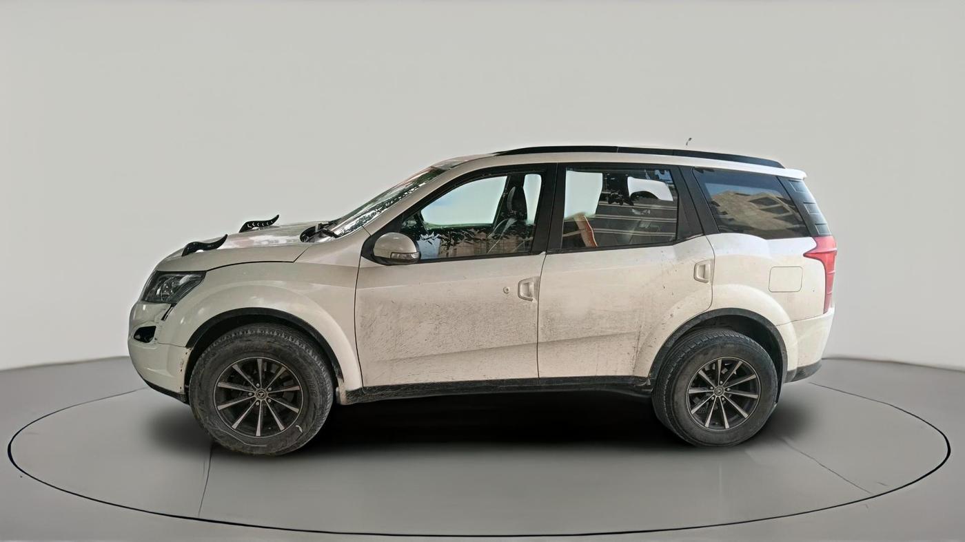 2017 Mahindra XUV500 W6 1.99, Diesel, Manual, 65,222 km, exterior