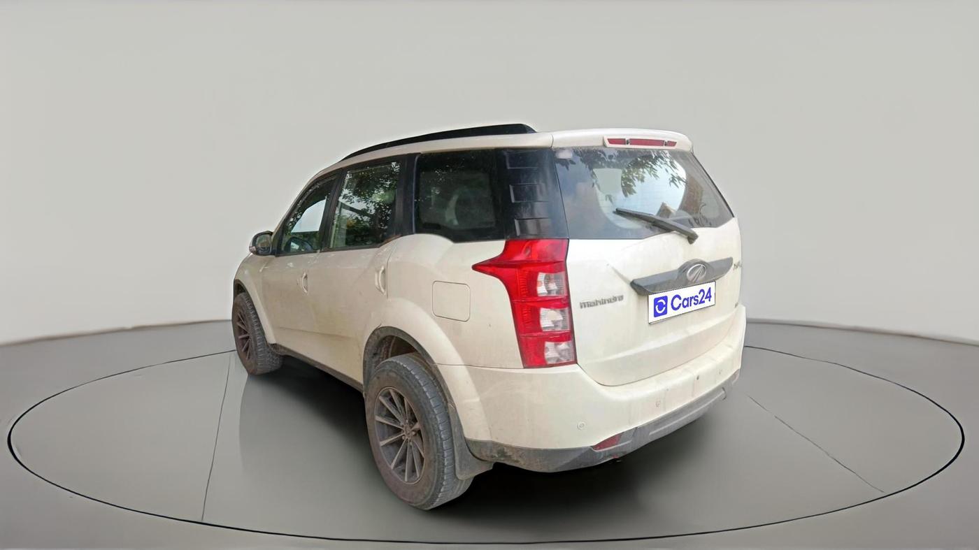 2017 Mahindra XUV500 W6 1.99, Diesel, Manual, 65,222 km, exterior
