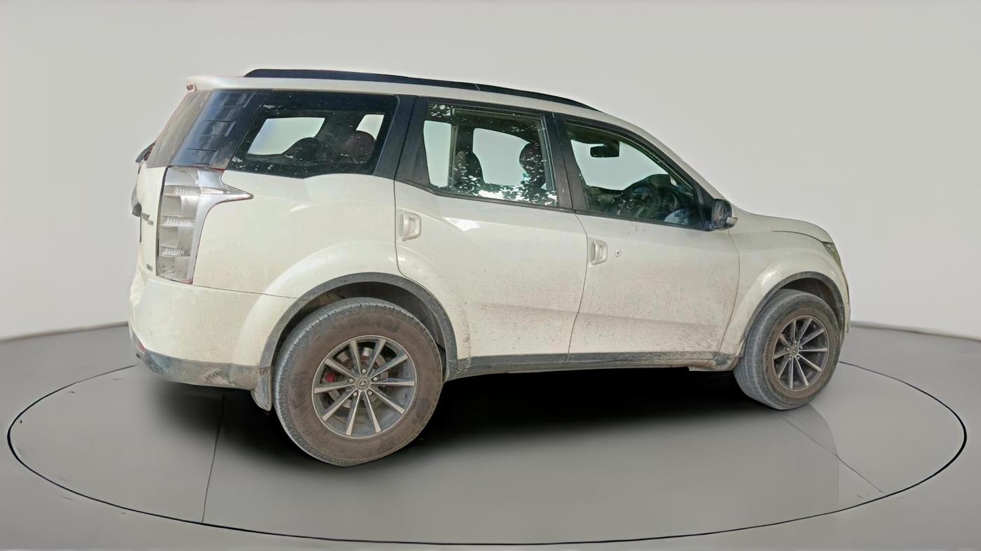 2017 Mahindra XUV500 W6 1.99, Diesel, Manual, 65,222 km, exterior