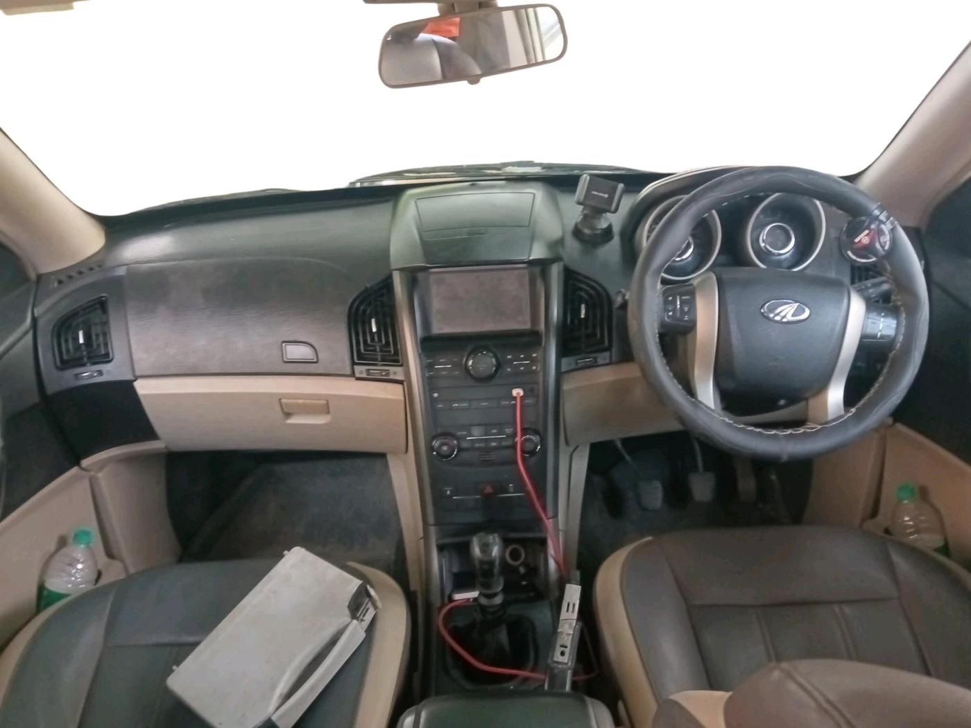 2017 Mahindra XUV500 W6 1.99, Diesel, Manual, 65,222 km, interior
