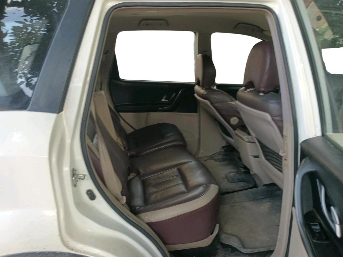2017 Mahindra XUV500 W6 1.99, Diesel, Manual, 65,222 km, interior