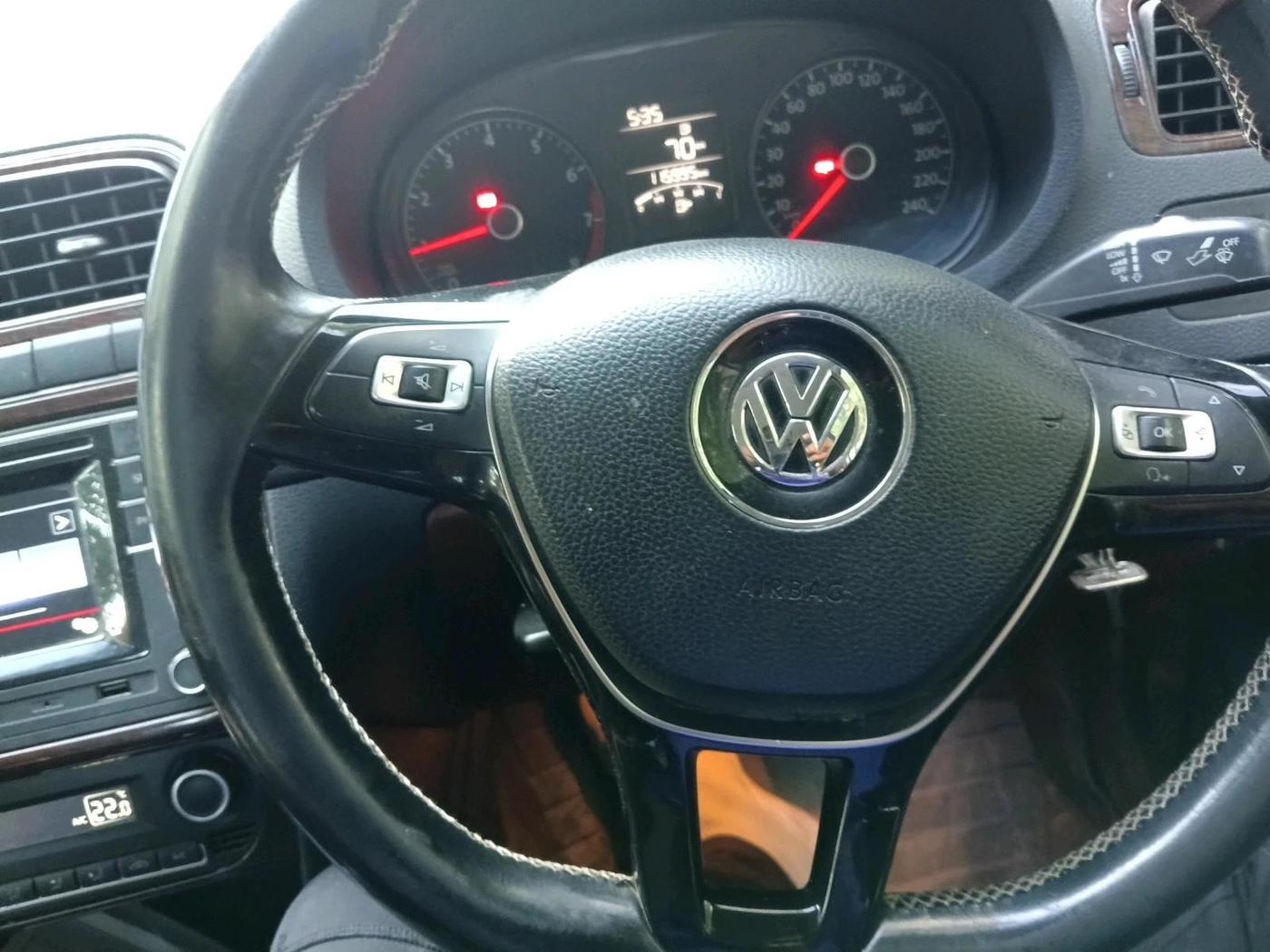 2016 Volkswagen Ameo HIGHLINE1.2L, Petrol, Manual, 1,15,995 km, interior