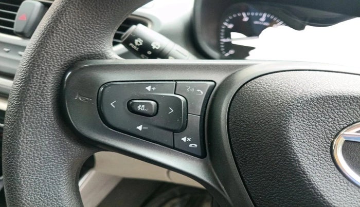 2022 Tata ALTROZ XZ PETROL, Petrol, Manual, 23,596 km, interior