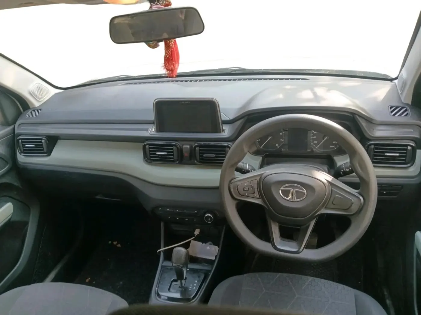 2022 Tata PUNCH ADVENTURE AMT, Petrol, Automatic, 68,285 km, interior