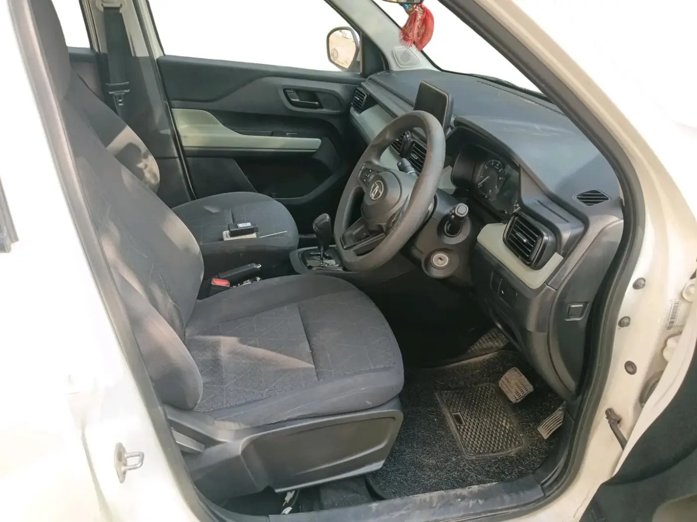 2022 Tata PUNCH ADVENTURE AMT, Petrol, Automatic, 68,285 km, interior