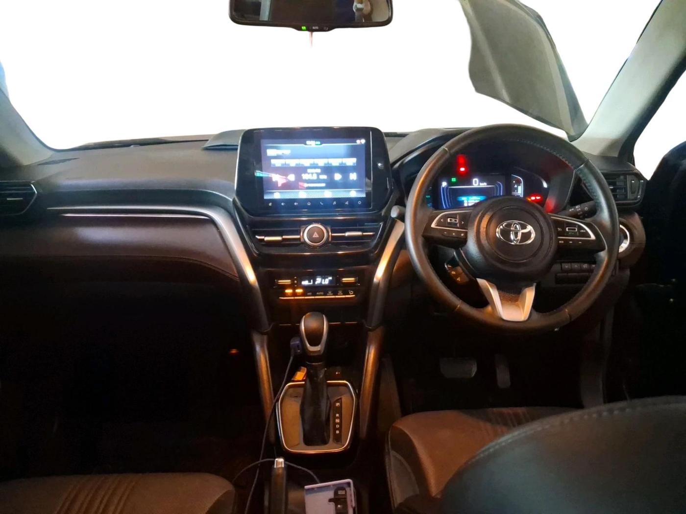 2025 Toyota URBAN CRUISER HYRYDER V HYBRID, Hybrid, Automatic, 31,474 km, interior