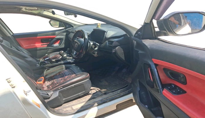 2019 Tata Harrier XE 2.0L KRYOTEC, Diesel, Manual, 1,26,470 km, interior