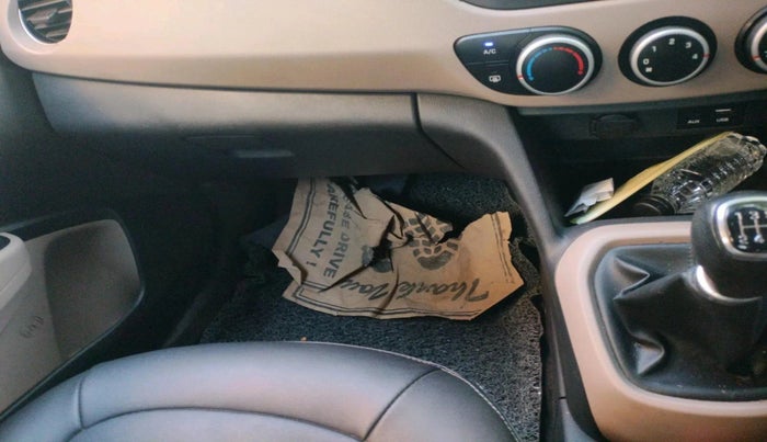 2017 Hyundai Grand i10 SPORTZ 1.2 KAPPA VTVT, Petrol, Manual, 1,08,029 km, interior