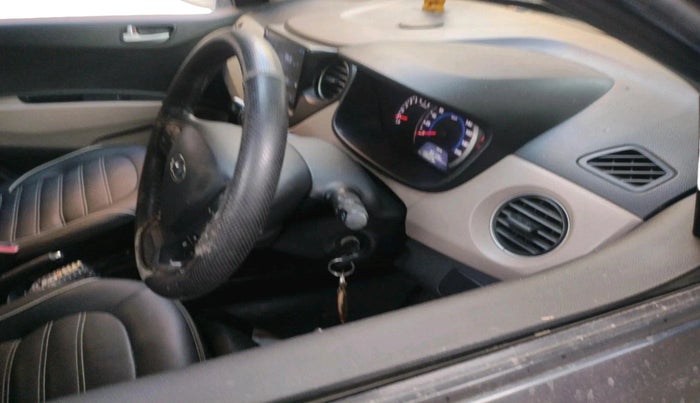 2017 Hyundai Grand i10 SPORTZ 1.2 KAPPA VTVT, Petrol, Manual, 1,08,029 km, interior