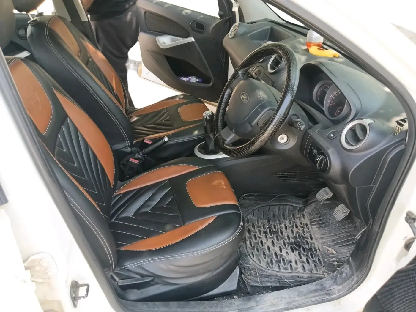 2013 Ford Figo ZXI 1.2 PETROL, Petrol, Manual, 63,328 km, interior