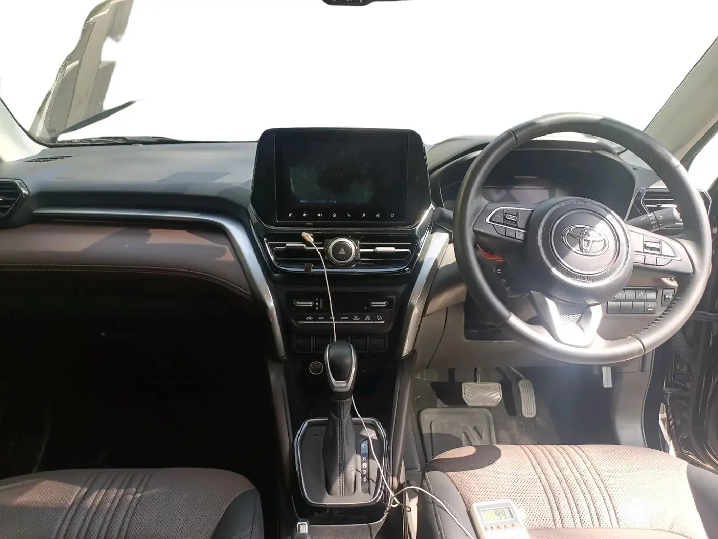 2024 Toyota URBAN CRUISER HYRYDER V HYBRID, Hybrid, Automatic, 4,159 km, interior