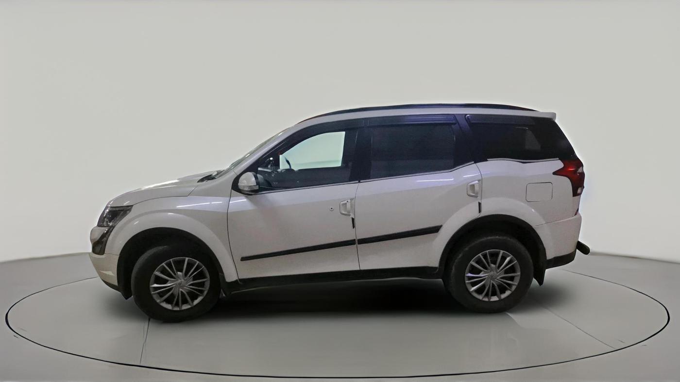 2020 Mahindra XUV500 W7, Diesel, Manual, 1,28,502 km, exterior