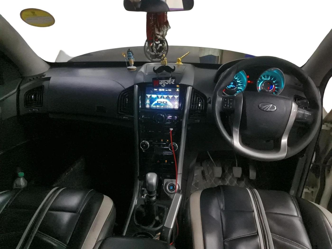 2020 Mahindra XUV500 W7, Diesel, Manual, 1,28,502 km, interior