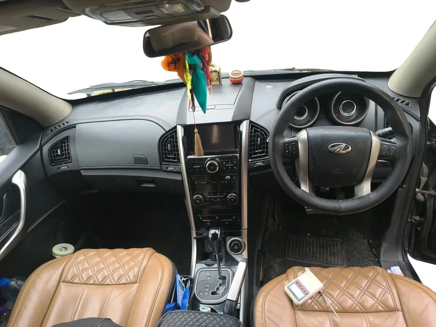 2018 Mahindra XUV500 W11 AT, Diesel, Automatic, 2,29,832 km, interior