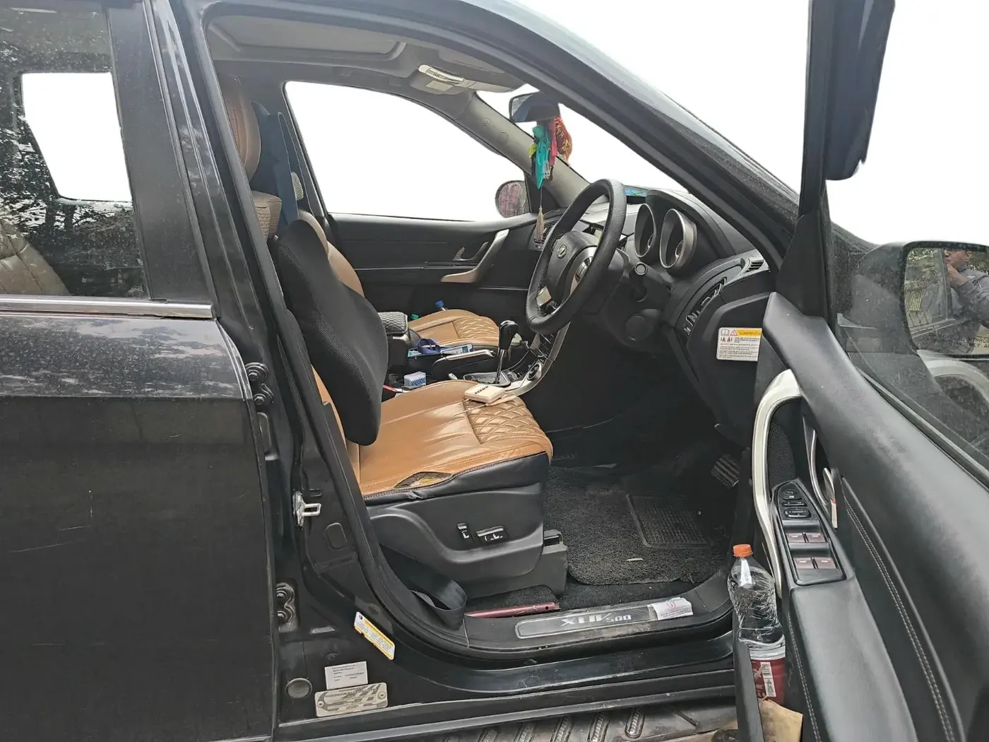 2018 Mahindra XUV500 W11 AT, Diesel, Automatic, 2,29,832 km, interior