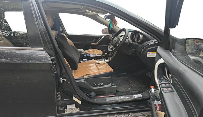 2018 Mahindra XUV500 W11 AT, Diesel, Automatic, 2,29,832 km, interior