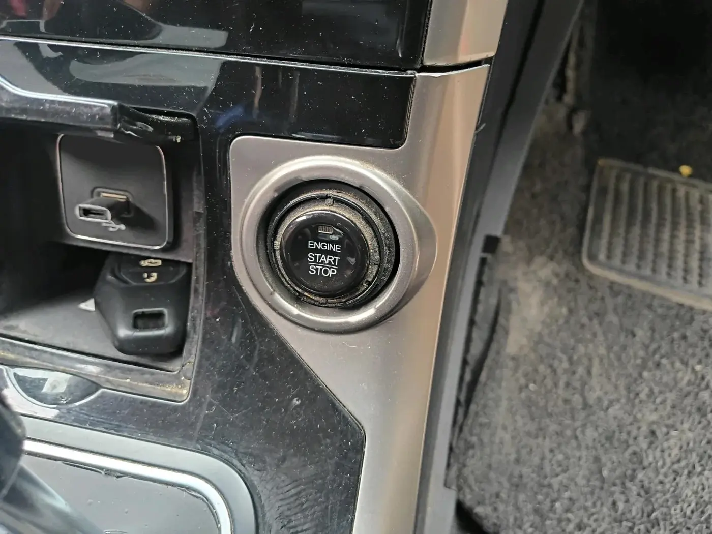 2018 Mahindra XUV500 W11 AT, Diesel, Automatic, 2,29,832 km, interior