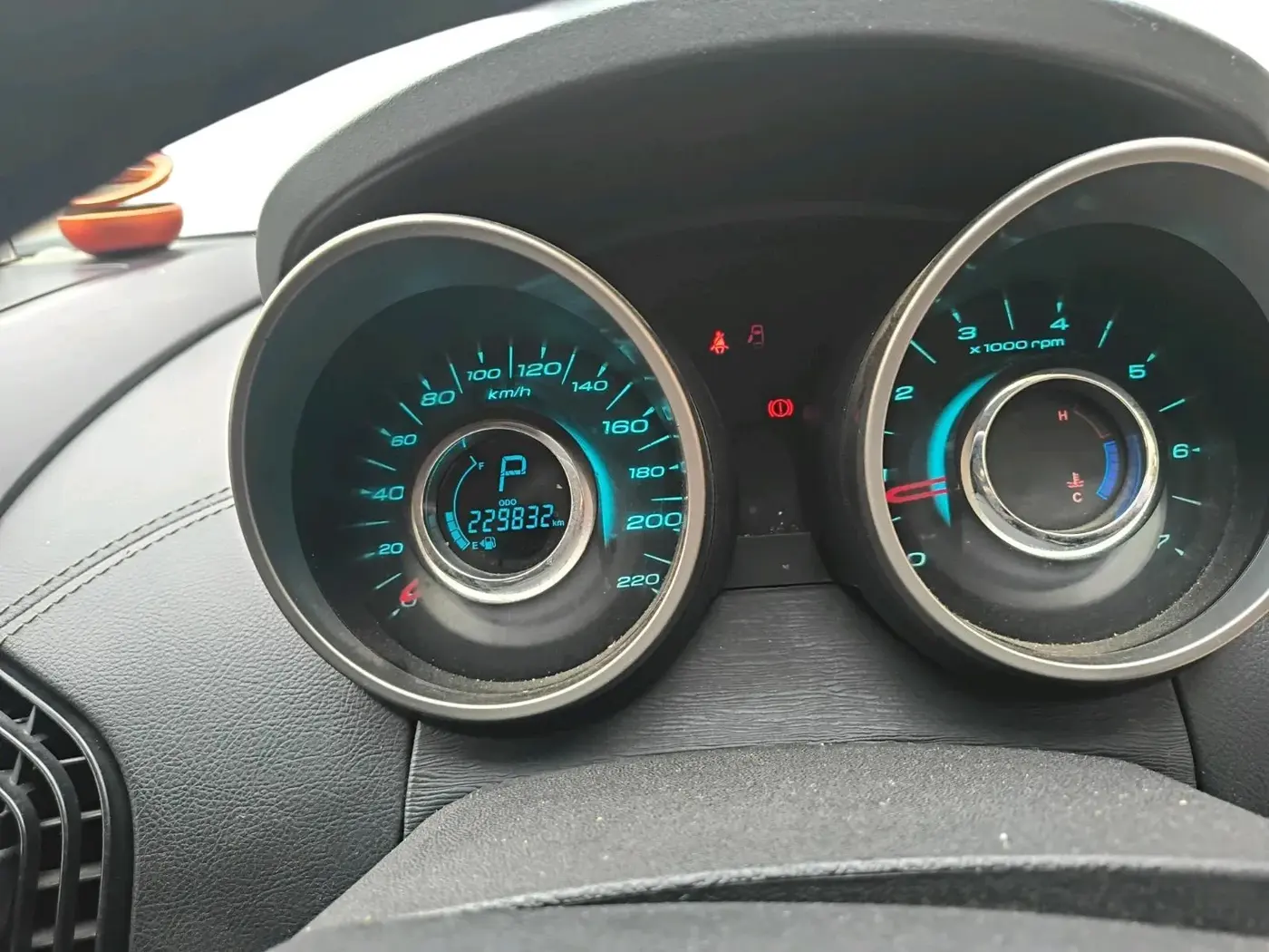 2018 Mahindra XUV500 W11 AT, Diesel, Automatic, 2,29,832 km, interior