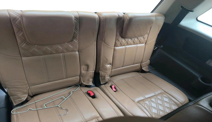 2018 Mahindra XUV500 W11 AT, Diesel, Automatic, 2,29,832 km, interior