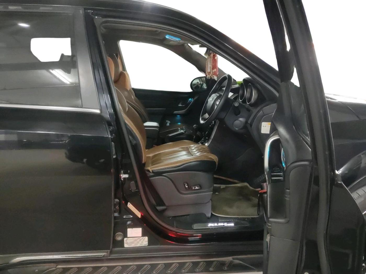 2019 Mahindra XUV500 W11 AT, Diesel, Automatic, 58,564 km, interior