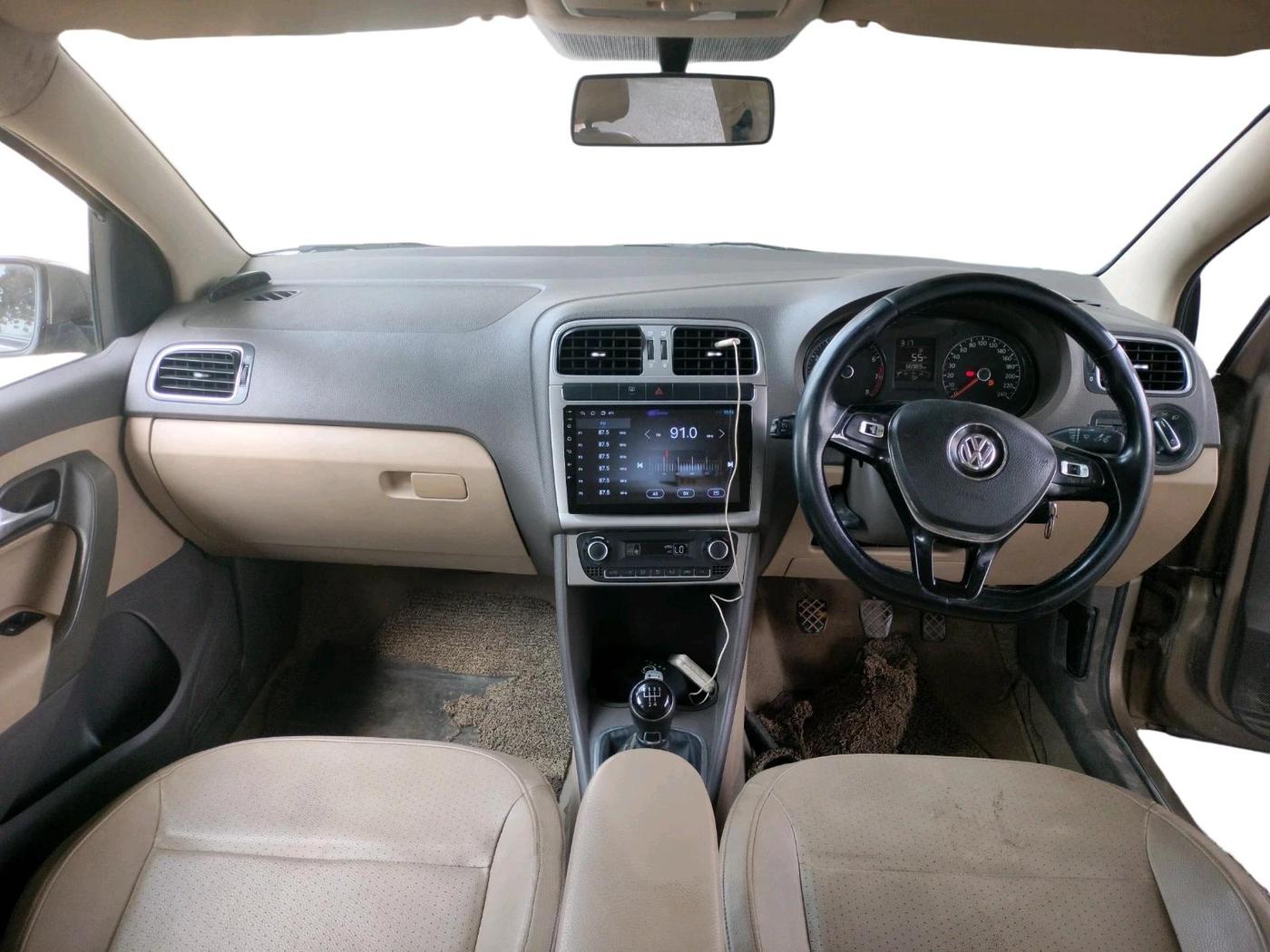 2015 Volkswagen Vento HIGHLINE 1.6 MPI, Petrol, Manual, 66,989 km, interior