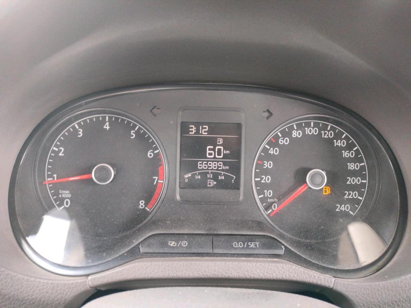 2015 Volkswagen Vento HIGHLINE 1.6 MPI, Petrol, Manual, 66,989 km, interior
