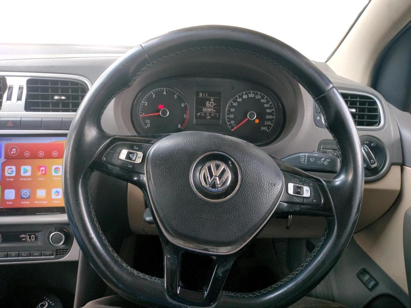 2015 Volkswagen Vento HIGHLINE 1.6 MPI, Petrol, Manual, 66,989 km, interior