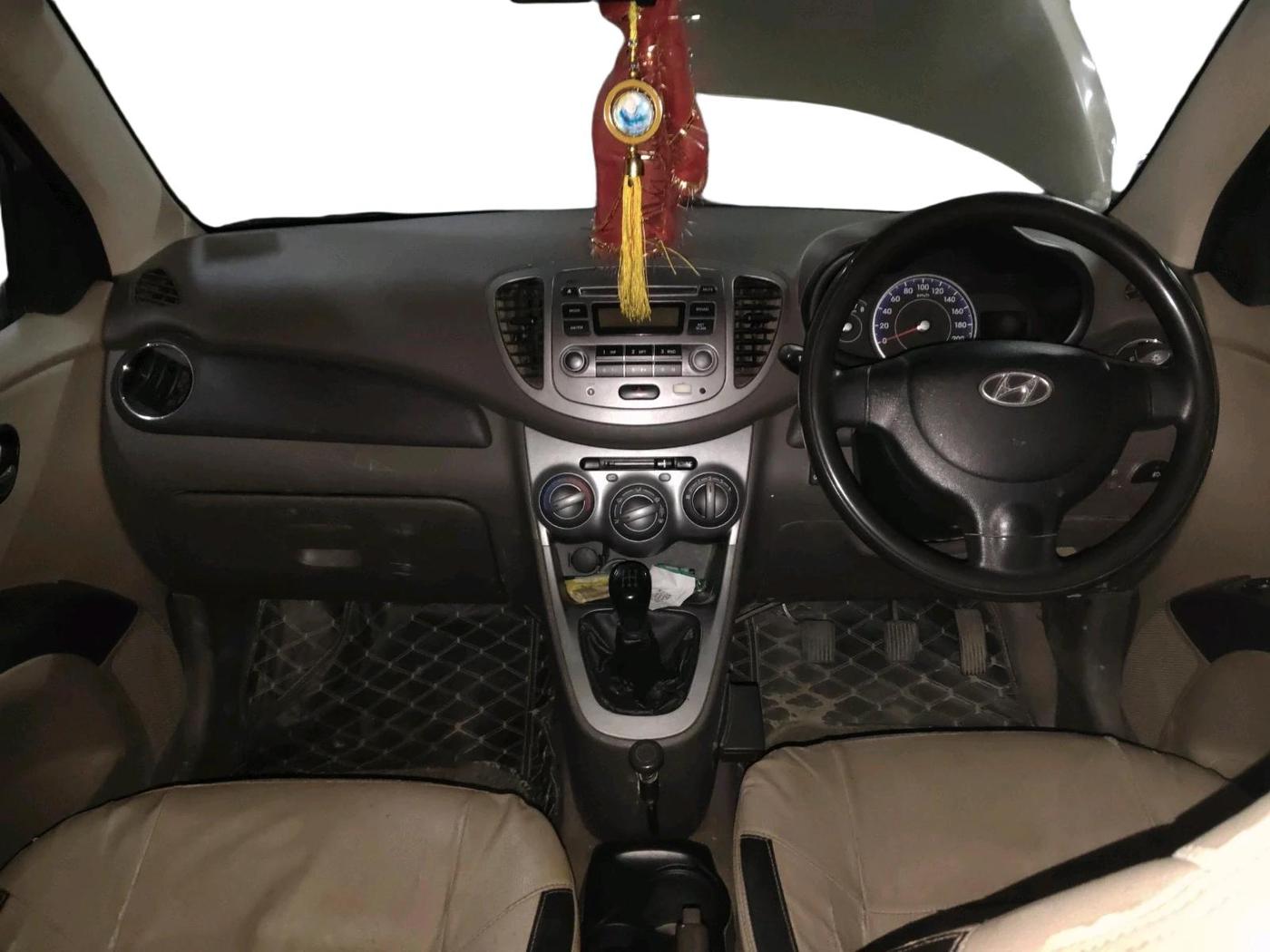 2011 Hyundai i10 MAGNA 1.2, CNG, Manual, 1,01,135 km, interior