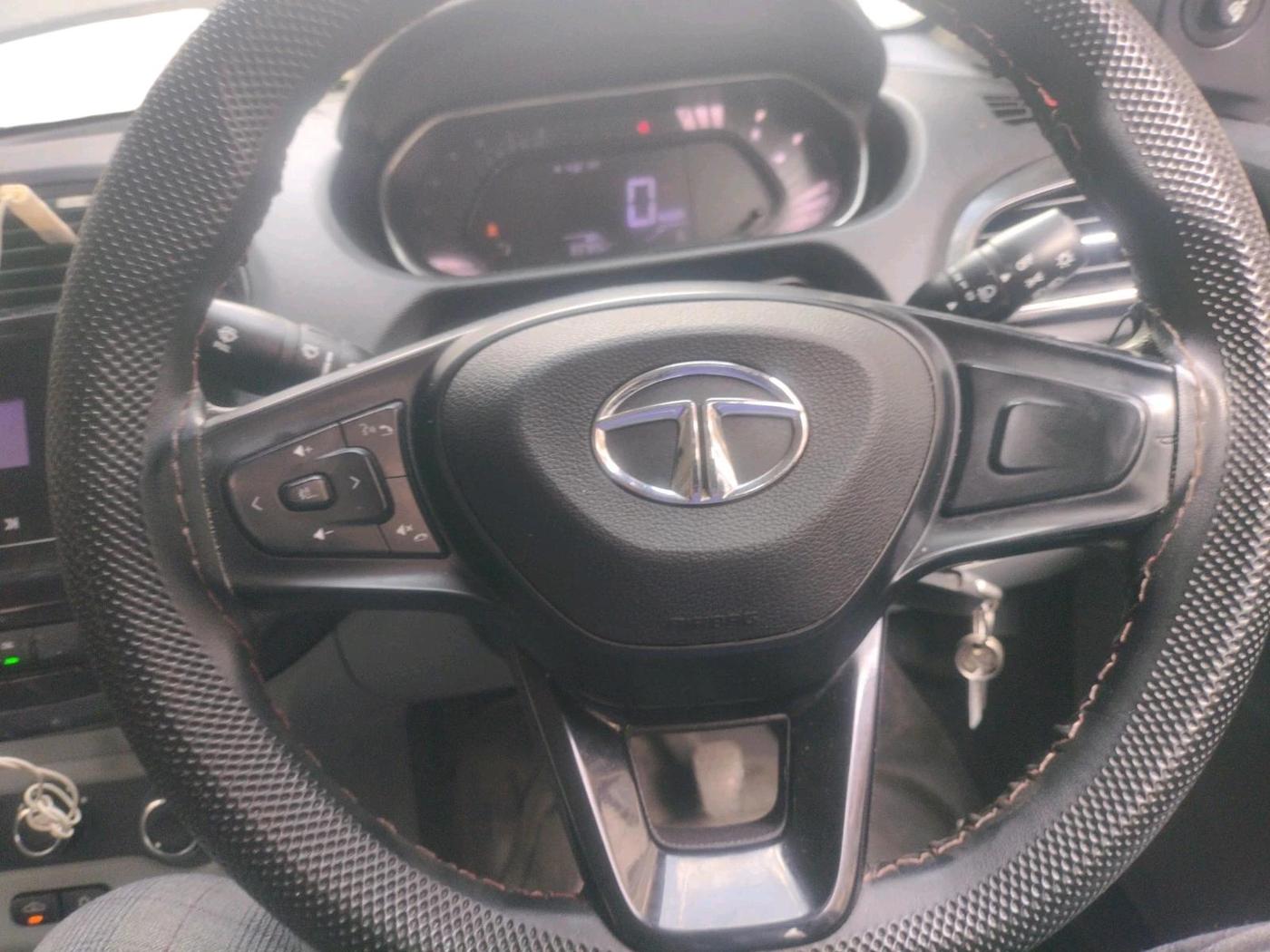 2022 Tata Tiago XT CNG, CNG, Manual, 83,779 km, interior