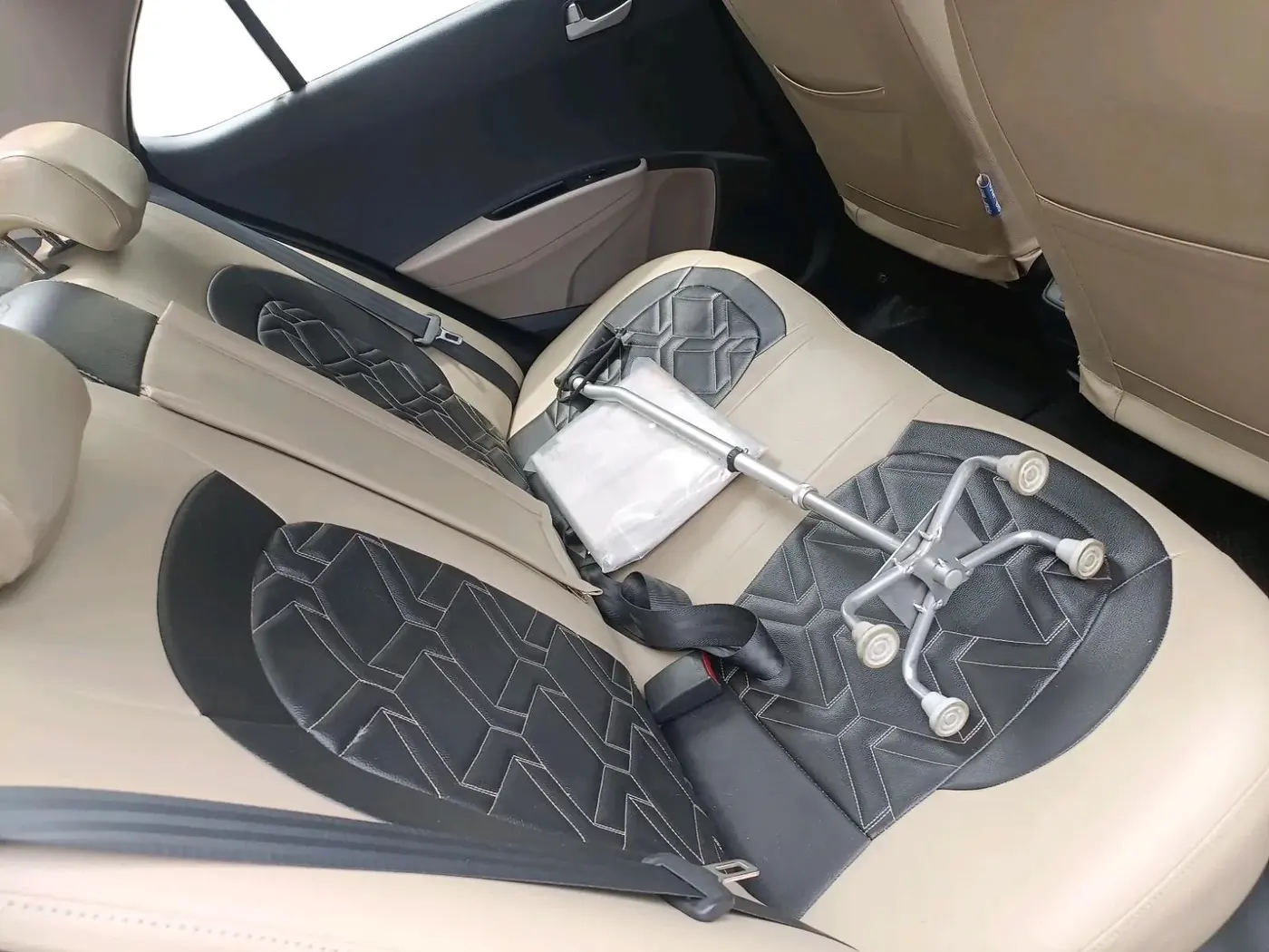 2014 Hyundai Xcent S AT 1.2 (O), Petrol, Automatic, 97,021 km, interior