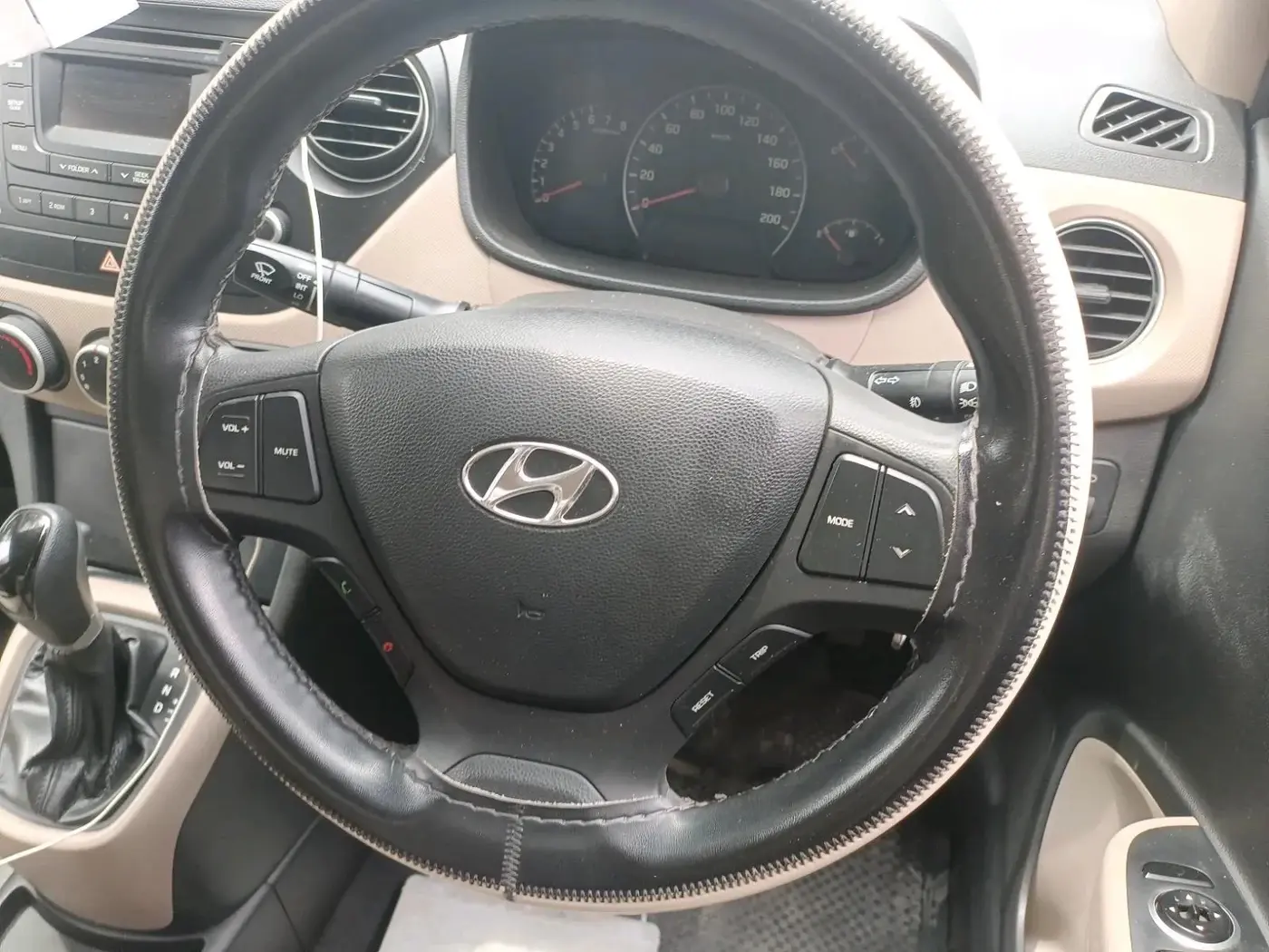 2014 Hyundai Xcent S AT 1.2 (O), Petrol, Automatic, 97,021 km, interior