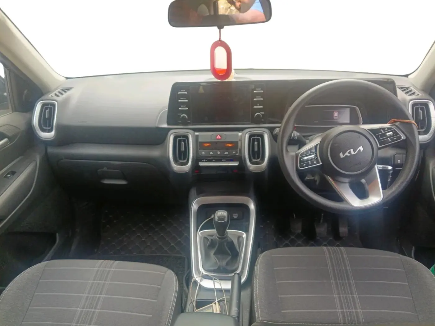 2024 KIA SONET HTK (O) 1.2 Petrol MT, Petrol, Manual, 16,893 km, interior