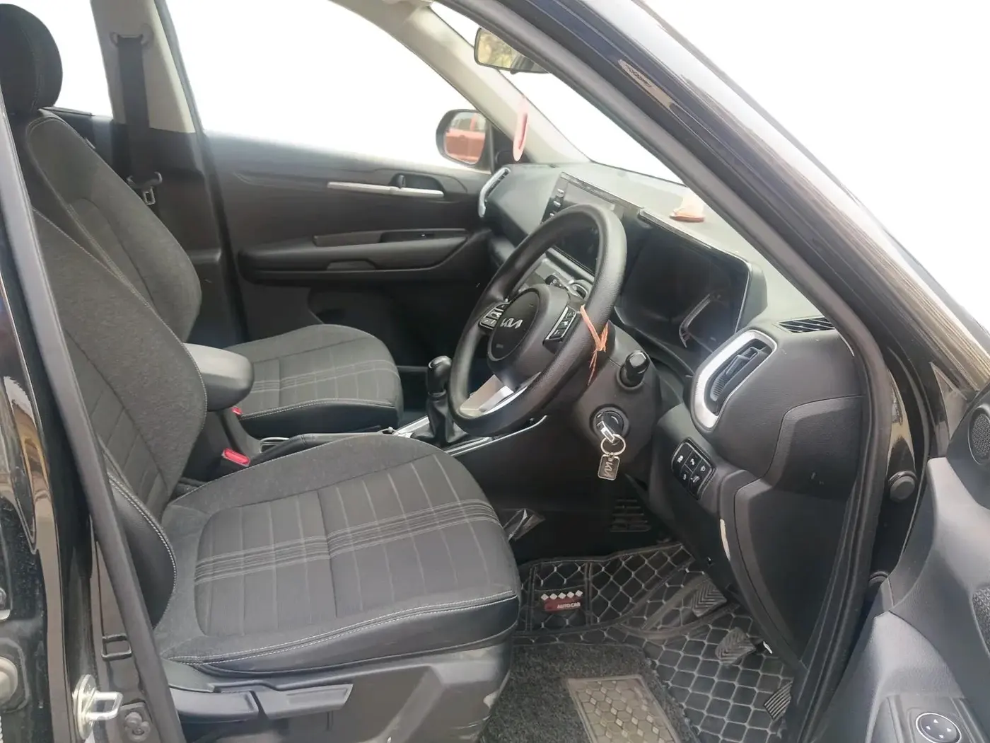 2024 KIA SONET HTK (O) 1.2 Petrol MT, Petrol, Manual, 16,893 km, interior