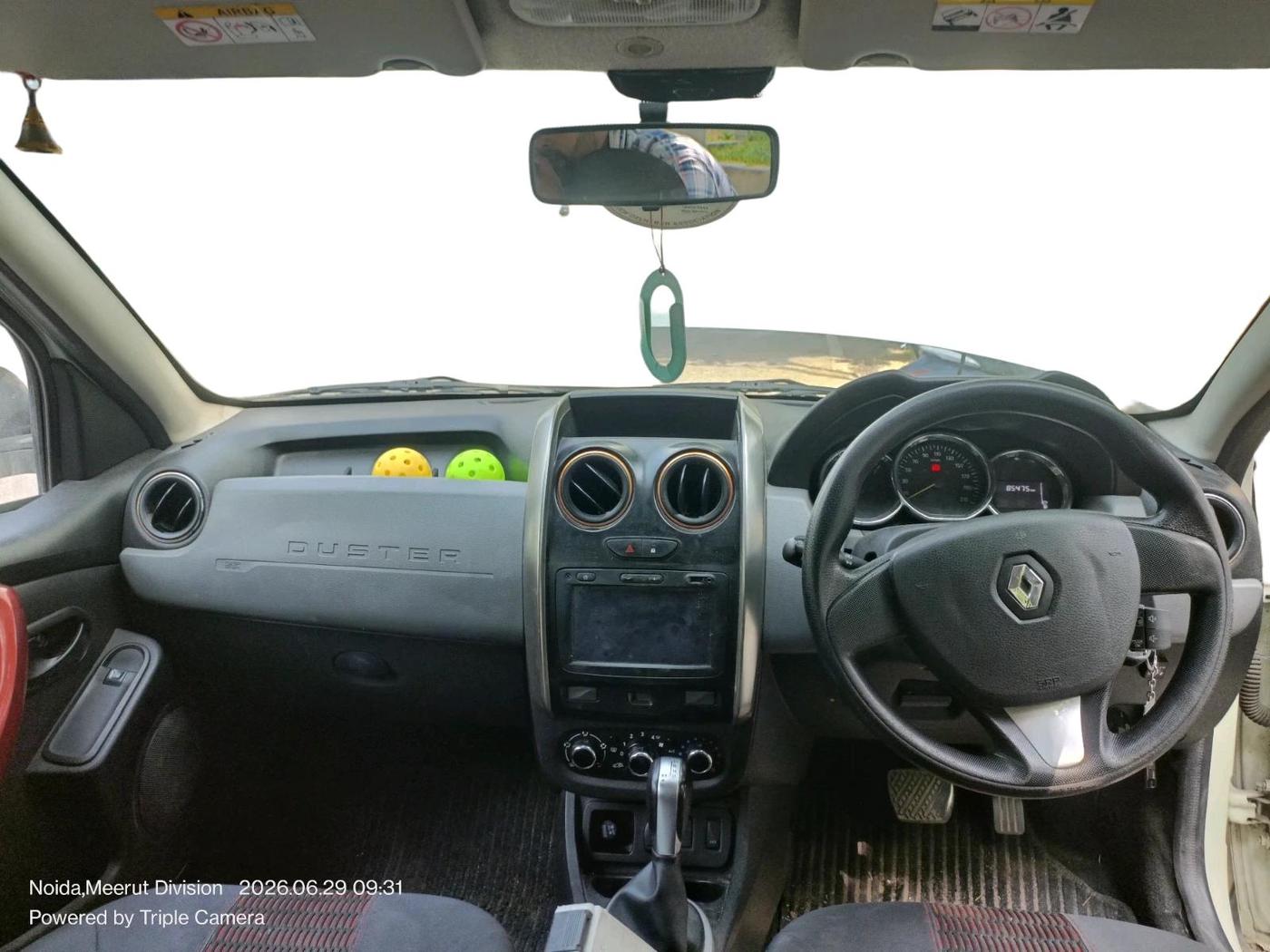 2017 Renault Duster RXS CVT, CNG, Automatic, 85,477 km, interior