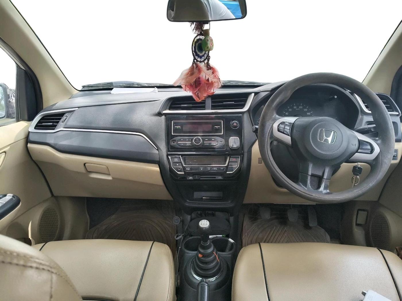 2017 Honda Amaze 1.2L I-VTEC S, Petrol, Manual, 1,05,044 km, interior