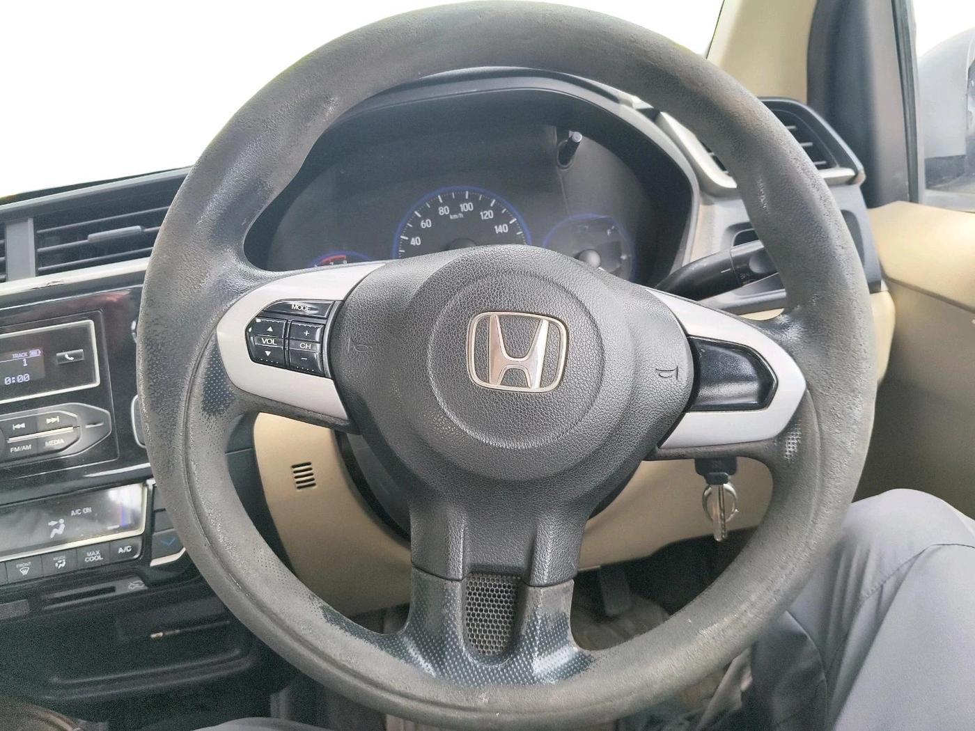 2017 Honda Amaze 1.2L I-VTEC S, Petrol, Manual, 1,05,044 km, interior