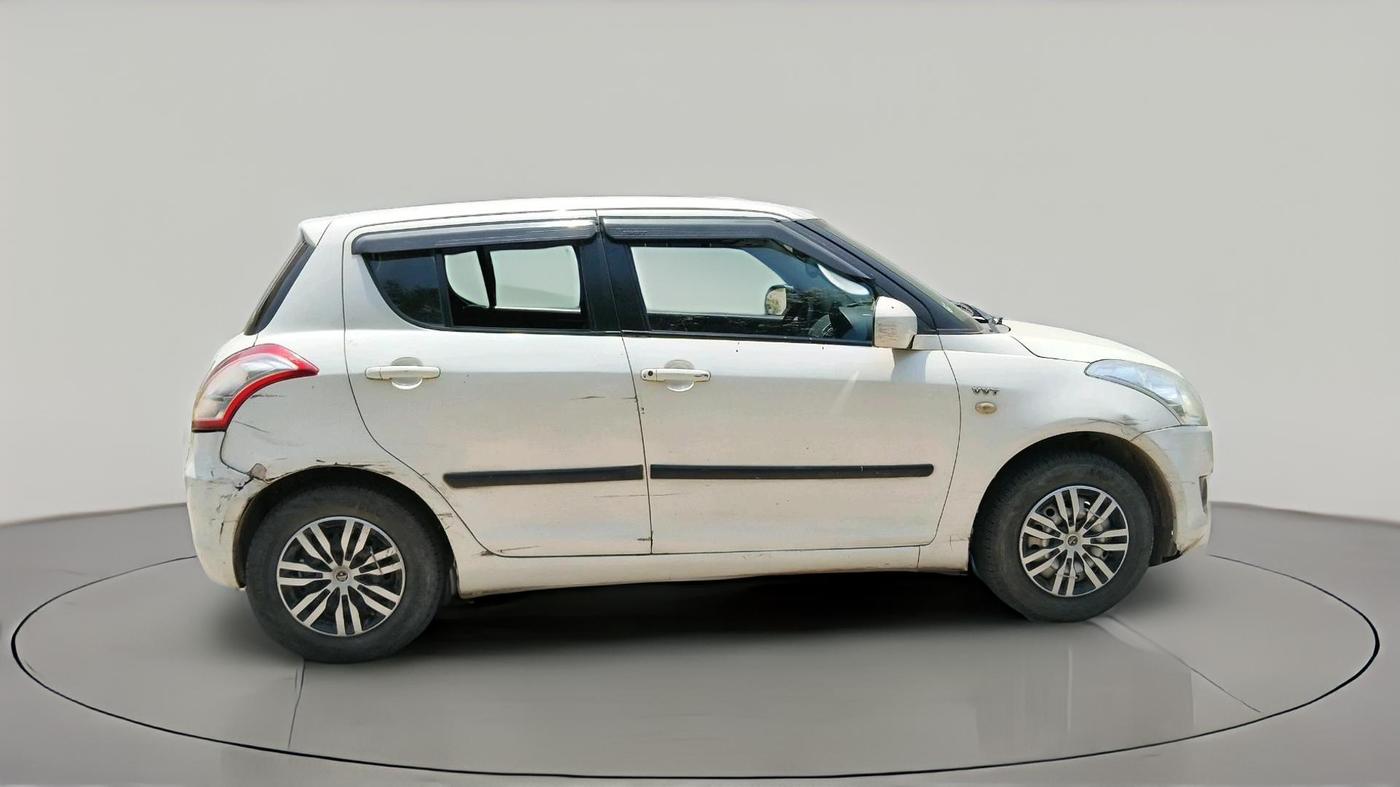 2011 Maruti Swift LXI, CNG, Manual, 1,77,328 km, exterior