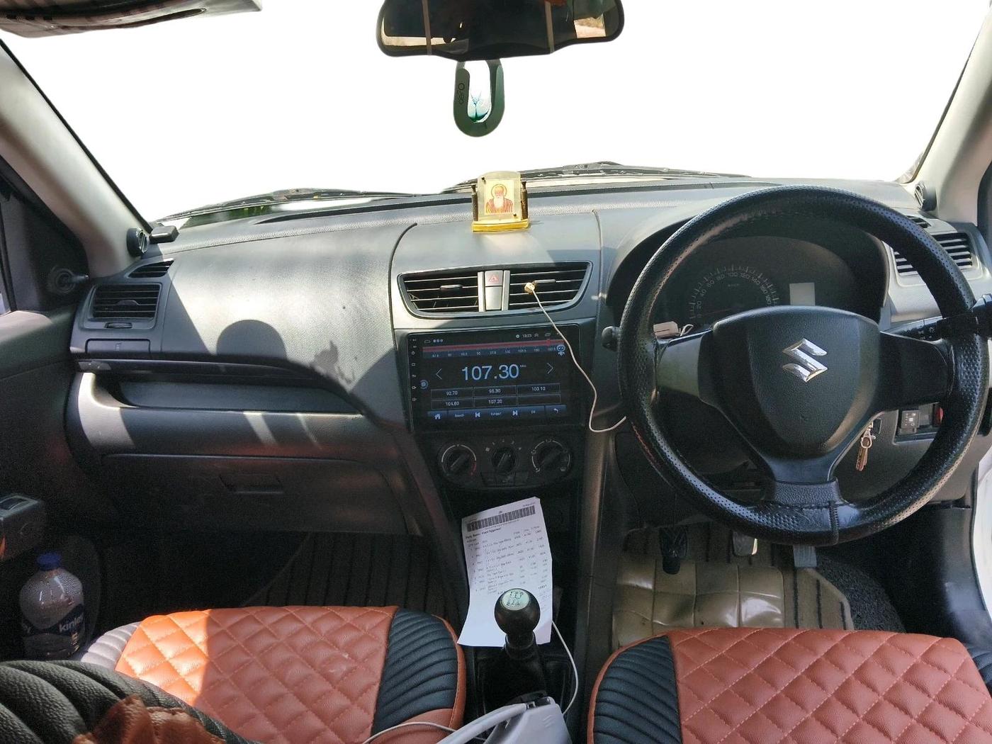 2011 Maruti Swift LXI, CNG, Manual, 1,77,328 km, interior