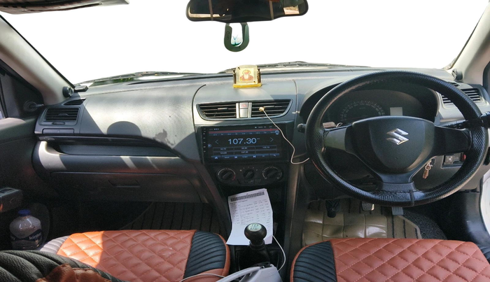 2011 Maruti Swift LXI, CNG, Manual, 1,77,328 km, interior