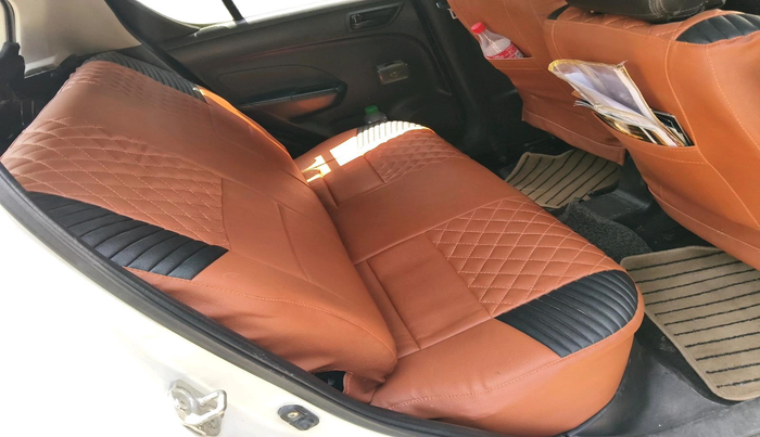 2011 Maruti Swift LXI, CNG, Manual, 1,77,328 km, interior