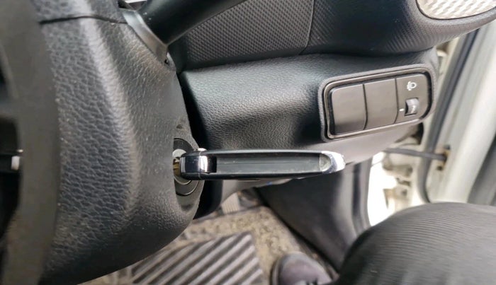 2020 KIA SONET HTE 1.2, Petrol, Manual, 82,746 km, interior