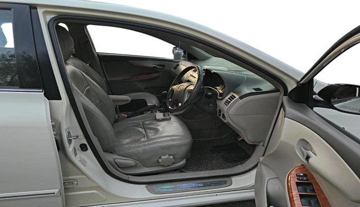 2011 Toyota Corolla Altis G PETROL, Petrol, Manual, 1,54,651 km, interior