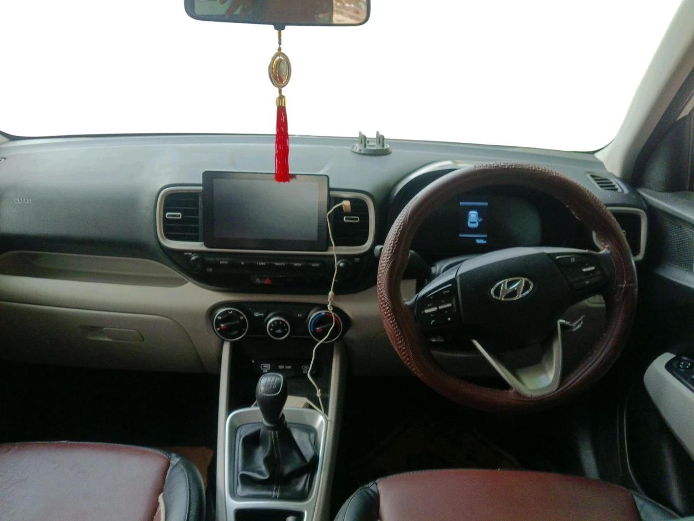 2022 Hyundai VENUE S(O) 1.2, Petrol, Manual, 7,572 km, interior