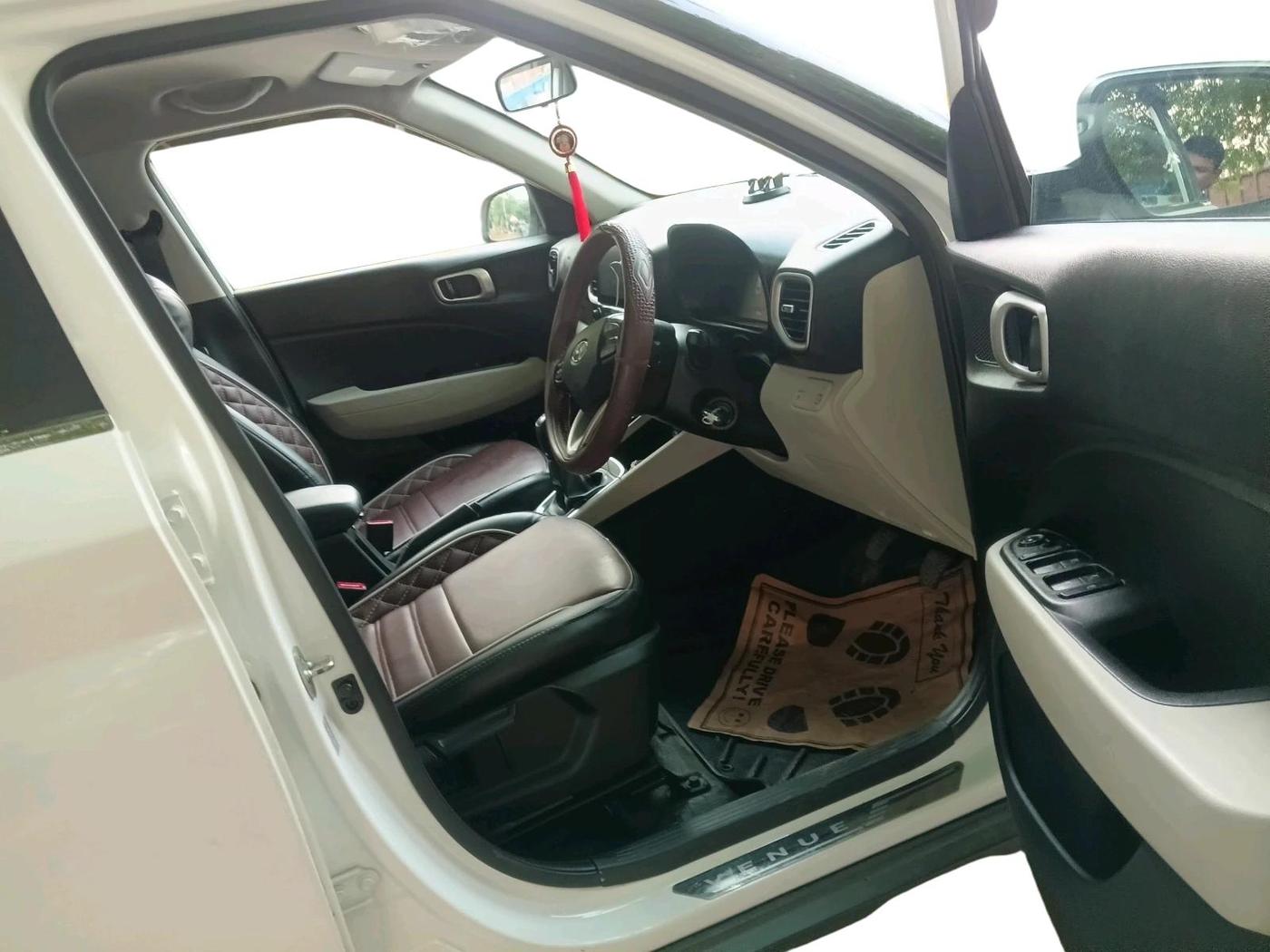 2022 Hyundai VENUE S(O) 1.2, Petrol, Manual, 7,572 km, interior