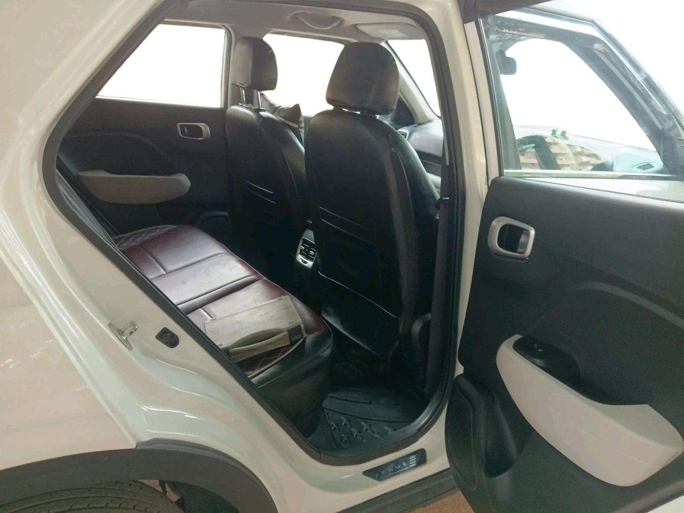 2022 Hyundai VENUE S(O) 1.2, Petrol, Manual, 7,572 km, interior