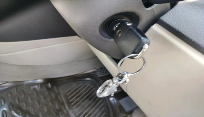 2011 Volkswagen Vento HIGHLINE 1.6 MPI, Petrol, Manual, 67,450 km, interior