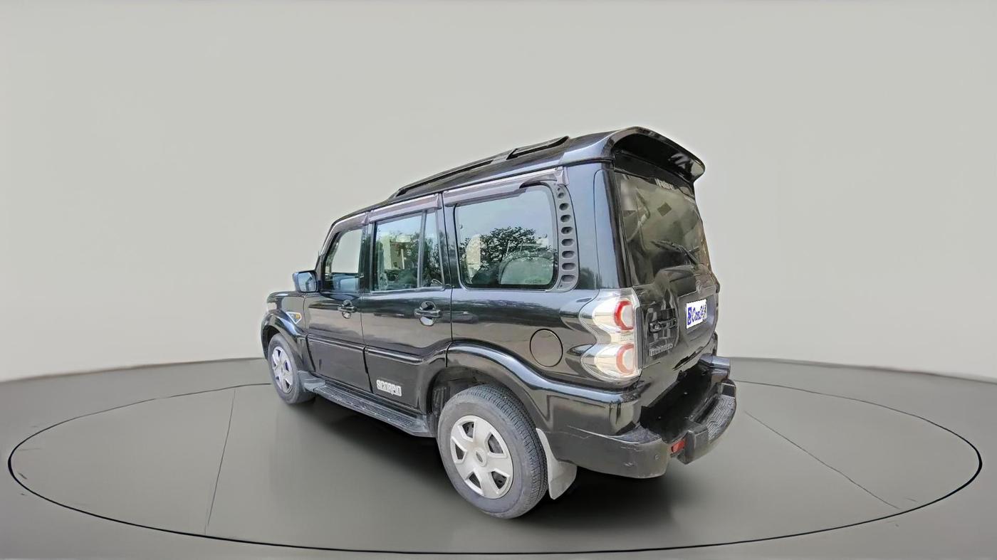 2017 Mahindra Scorpio S6 PLUS 1.99 INTELLI-HYBRID, Diesel, Manual, 94,791 km, exterior