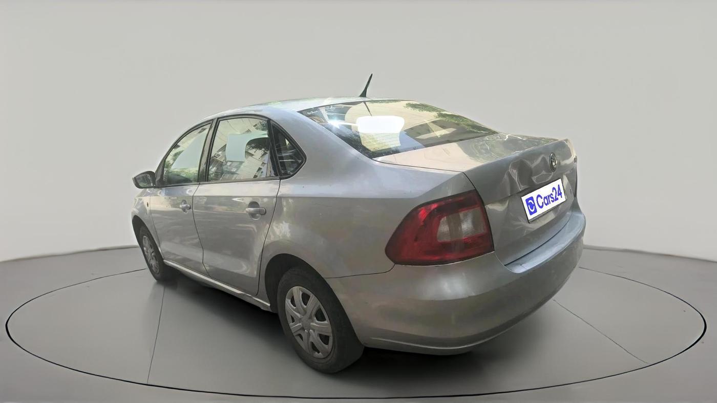 2011 Skoda Rapid 1.6 MPI ACTIVE, Petrol, Manual, 1,29,338 km, exterior